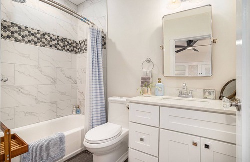 Central Berkeley Apartment | Hemlock Room