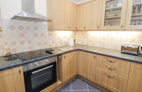 Stourport-on-Severn Cottage | HEN AND CHICKENS, family friendly in Stourport-On-Severn