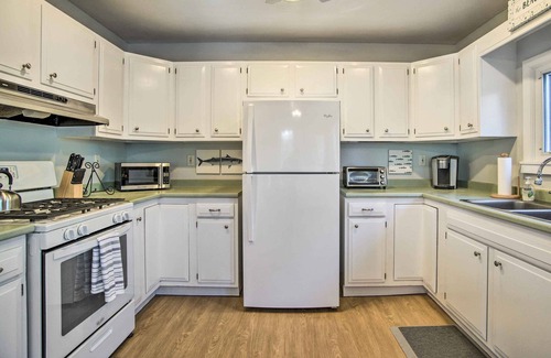 Pocasset Cottage | Hen Cove Home w/Wood Deck - Walk to Beaches!