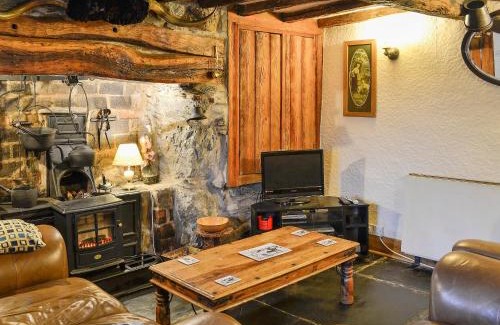 Cwmtirmynach House | Hen Hafod