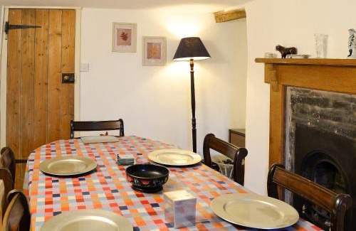 Cwmtirmynach House | Hen Hafod