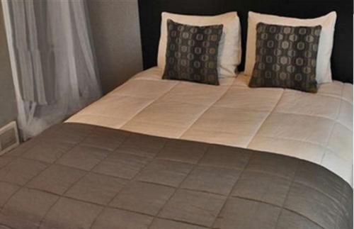West Main HIll Bed & Breakfast | Henderson Castle Inn