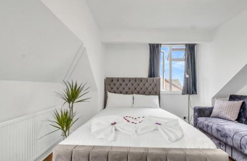 Hendon Apartment | Hendon Studio Stay - Toiletries, Snacks, 25 Min Wembley & Central London, Free Parking, Pets OK