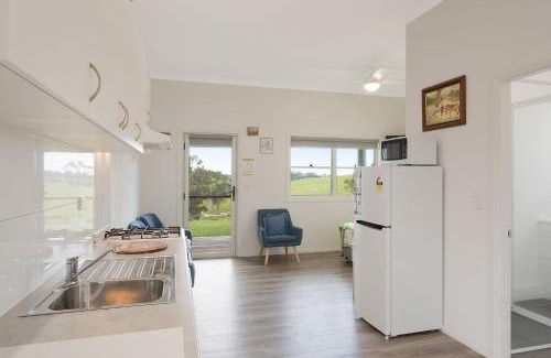 Central Tilba House | Henkley Cottage 4 Daniel