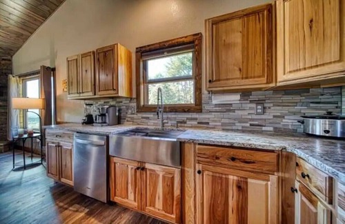 Upper Peachtree Cabin | Her Endless Views, the name says it all!