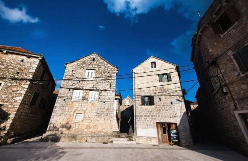 Pitve Apartment | Heritage Apartments Kyra & Fox in Pitve, Hvar
