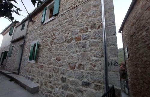 Pitve Apartment | Heritage Apartments Kyra & Fox in Pitve, Hvar