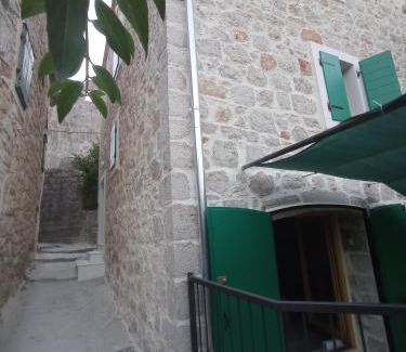 Pitve Apartment | Heritage Apartments Kyra & Fox in Pitve, Hvar