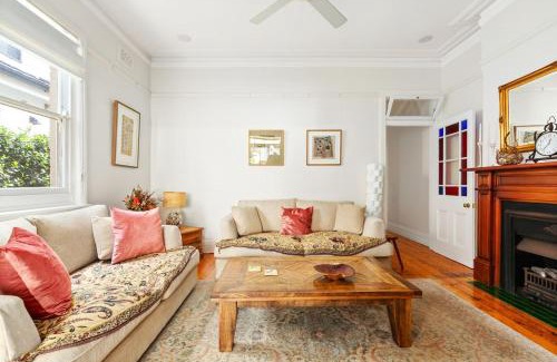 Manly House | Heritage Charm in Manly's Sun-Drenched Paradise