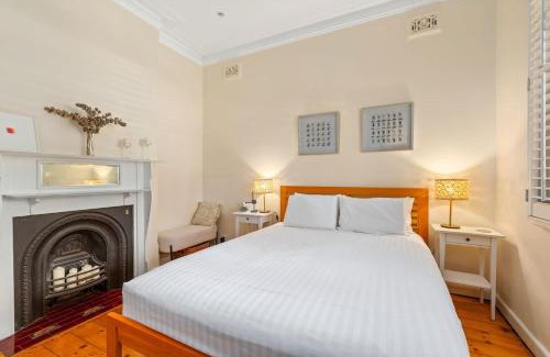 Manly House | Heritage Charm in Manly's Sun-Drenched Paradise