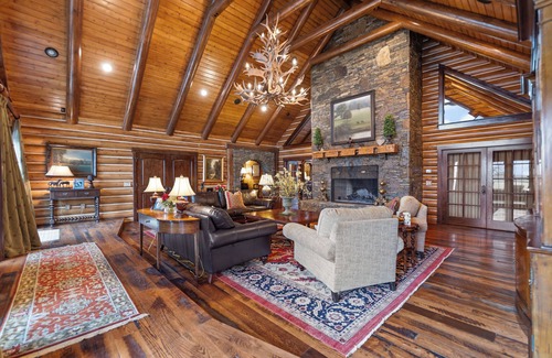 Versailles Cabin | Heritage Lodge - New!