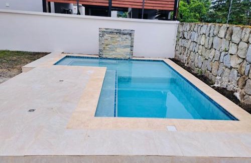 Sector 1 Nor-Oeste House | Hermosa casa moderna con piscina