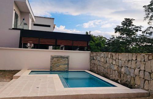 Sector 1 Nor-Oeste House | Hermosa casa moderna con piscina