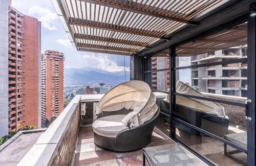 La Florida Apartment | Hermoso penthouse dúplex con vista a Medellín
