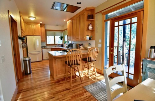 Auburn Cottage | Heron Cottage - Tranquil Retreat
