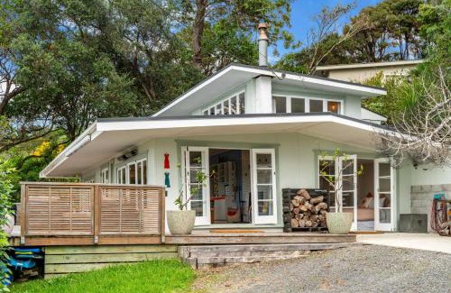 Snells Beach House | Heron's Hideaway - Snells Beach Holiday Home