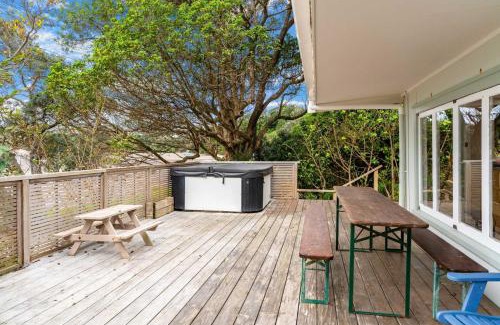 Snells Beach House | Heron's Hideaway - Snells Beach Holiday Home