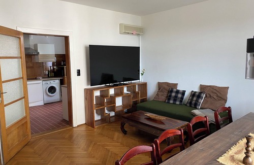 Schwechat Apartment | Herrenhaus HönigernFlughafen 11Min/Wienmitte 12Min