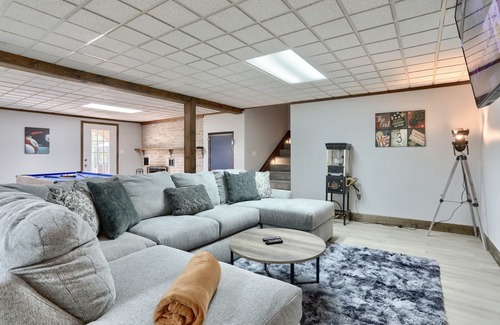 Harrisburg House | Hershey Attractions! Hot Tub, Fire Pit, Pool, Game Room and 15 Mins To Hershey!