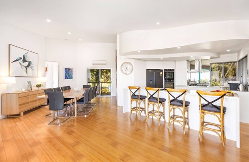 Dundowran Beach House | Hervey Bay Whale House Retreat!
