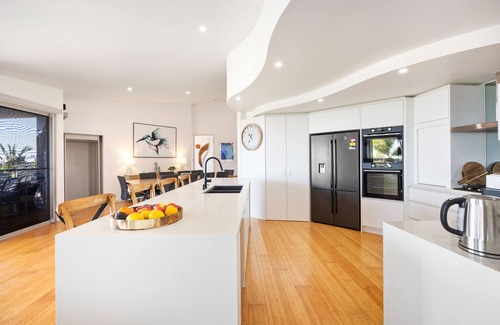 Dundowran Beach House | Hervey Bay Whale House Retreat!