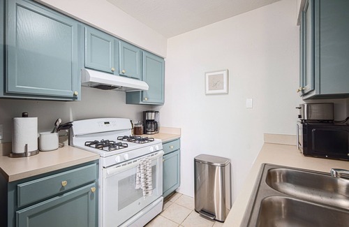 Barrington Oaks Hotel | Hestia: Clean, modern & pet friendly! fast wifi