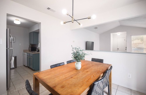 Barrington Oaks Hotel | Hestia: Clean, modern & pet friendly! fast wifi