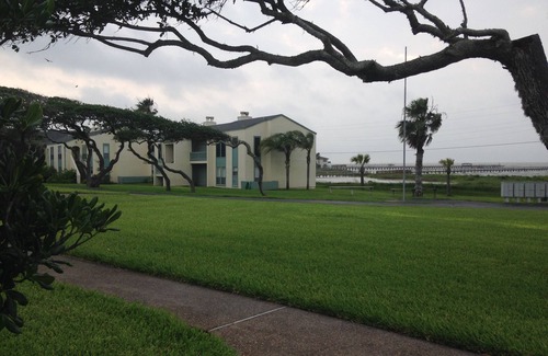 Sailhouse Apartment | HGTV's Beachfront Bargain Hunt on the water in Rockport