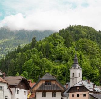 Podbrdo Apartment | Hiša Juliana - Perfect Starting Point To Explore Slovenia