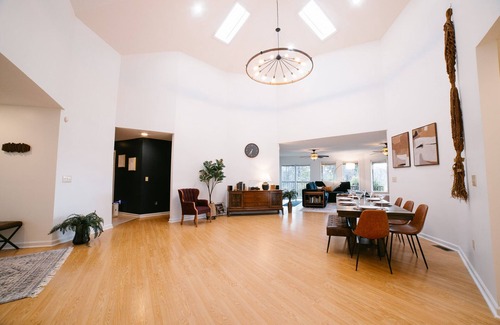 Bluff City House | Hickory Hill Round House: Indoor POOL, mins from South Holston River, with view