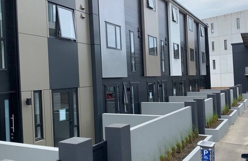 Auckland Central Business District House | Hidden City Townhouse - short walk to Harbour