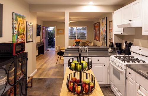 Bay Park House | Hidden Gem by the Bay. King Beds. Private Patio. Kid+Pet-Friendly.