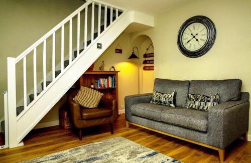 Hopwas House | Hidden Gem Canal Facing Retreat with lovely walks
