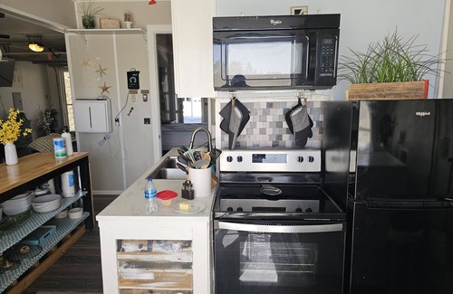 Panama City Beach Apartment | Hidden Gem Guest House, 15min Pier Park, 5 min Beach & Publix Sports Complex