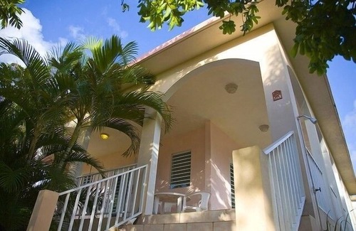 Esperanza House | Hidden Gem in Esperanza-Easy Walk to Waterfront, Restaurants, Shops & Beach