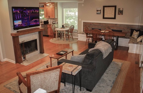 Dawsonville House | Hidden Gem on Lake Lanier in North GA Mtns-Warm Weather Fun, Ready When You Are!