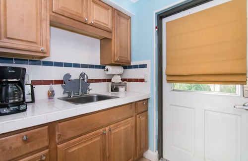 Juno Beach House | Hidden Gem. Steps to Beach. Long/Short Term. Pet friendly.