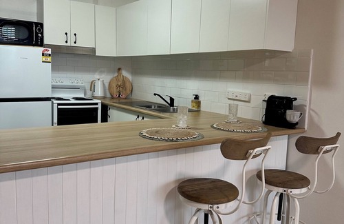 Tuncurry House | ~Hidden Gem~ U15/9 Point Road, TuncurrynAcross the road from the lake.