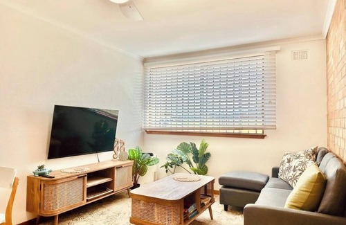 Tuncurry House | ~Hidden Gem~ U15/9 Point Road, TuncurrynAcross the road from the lake.