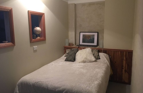Queanbeyan West Bed & Breakfast | Hidden gem with private walled garden