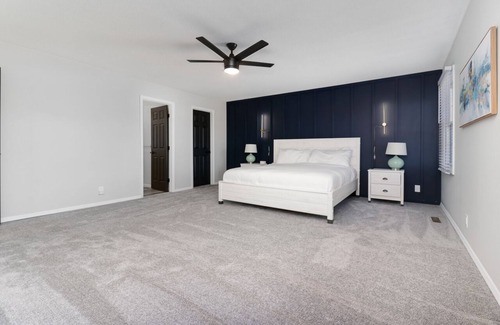 Normal House | HIDDEN OASIS- Heated pool, theater, modern amenities and sleeps 14+