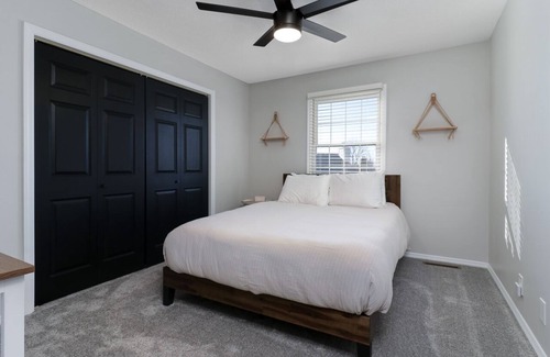 Normal House | HIDDEN OASIS- Heated pool, theater, modern amenities and sleeps 14+