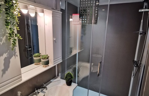 Havant Apartment | Hideaway Cozy Studio Space