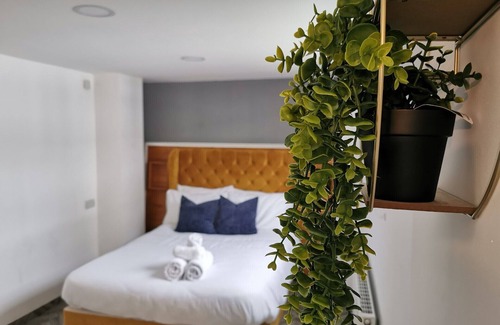Havant Apartment | Hideaway Cozy Studio Space