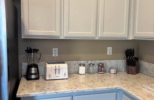 Regency Park House | Hideaway Haven: Where luxury meets Convenience- Near Airport & Downtown