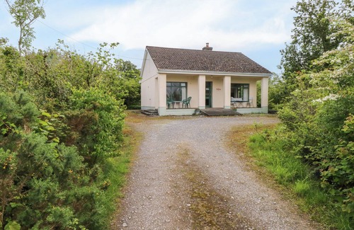 Ballinrobe Cottage | HIDEAWAY, pet friendly, with open fire in Ballinrobe, County Mayo