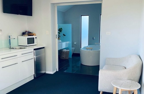 Lindisfarne Apartment | Hideaway Studio Accommodation