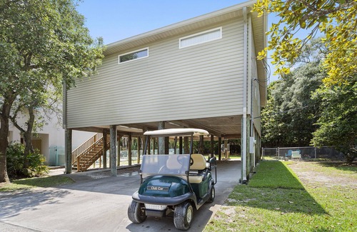 Tang-O-Mar House | Hideout – Updated! Pet Friendly, Golf Cart, Walk to Beach!