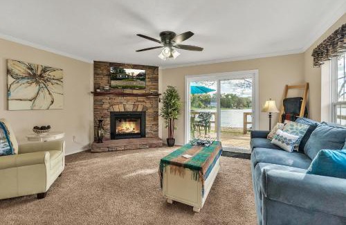 Brighton House | Hidn LakeFront -New Build-Private Beach-Fast WiFi