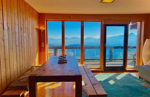 Bodensdorf Apartment | High chair with lake view